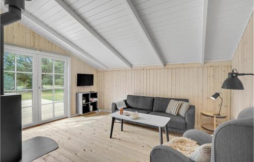 Fotografie z fotogalerie ubytování Amazing Home In Frøstrup With Kitchen v destinaci Frøstrup