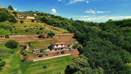 an aerial view of a house on a hill at Casa Tamara in Coreglia Antelminelli