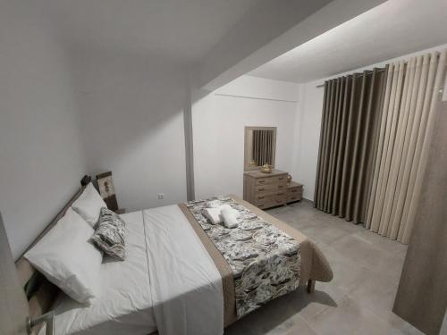 Ένα ή περισσότερα κρεβάτια σε δωμάτιο στο Irina's Apartment