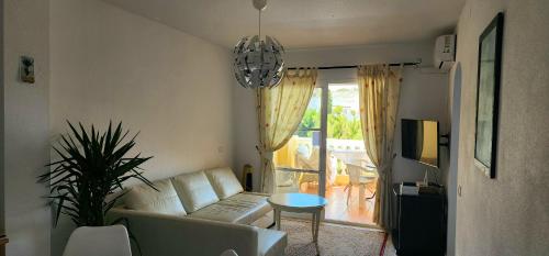 Sea view Garden Oasis (6-min walk to the Beach)