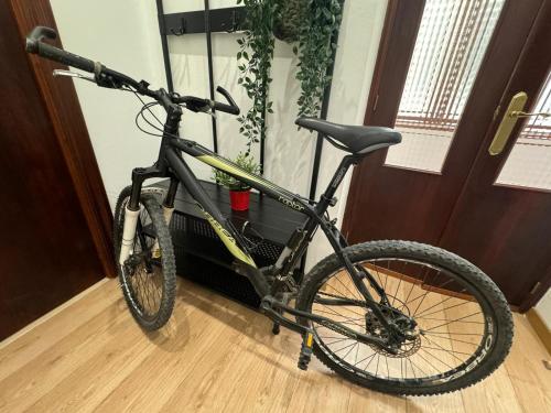 BIKE APARTMENT next to Cathedral and Laurel by Apartamentos Logrono org