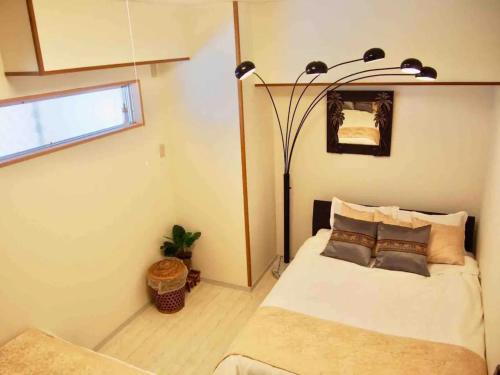a bedroom with a white bed and a lamp at Piso Essauna - Vacation STAY 16989 in Igei