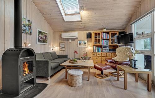 Χώρος καθιστικού στο Lovely Home In Hals With Kitchen