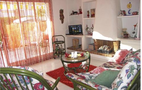 TV a/nebo společenská místnost v ubytování Cozy Apartment In Guardamar Del Segura