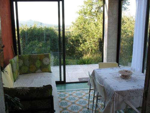 Foto dalla galleria di B&B La Cigaline a Vaison-la-Romaine