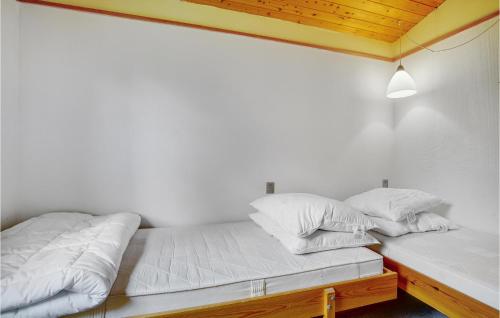 Katil atau katil-katil dalam bilik di Holiday Home Sitkavænget Idestrup