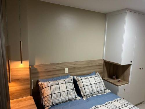 En eller flere senge i et værelse på O melhor! Ap Luxo em shopping