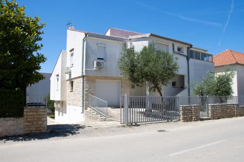 Pepi Apartments 4