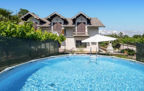 2 Bedroom Nice Apartment In Viskovo