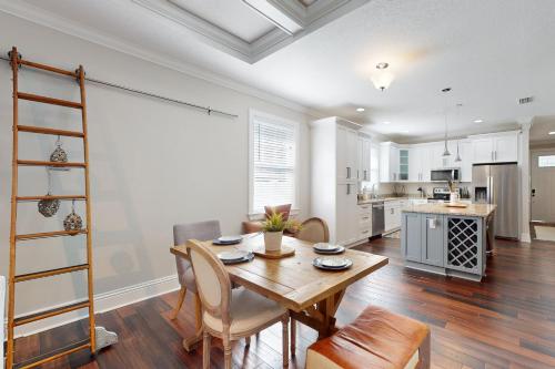 a kitchen and dining room with a wooden table and chairs at Sunshine Palms in Tampa