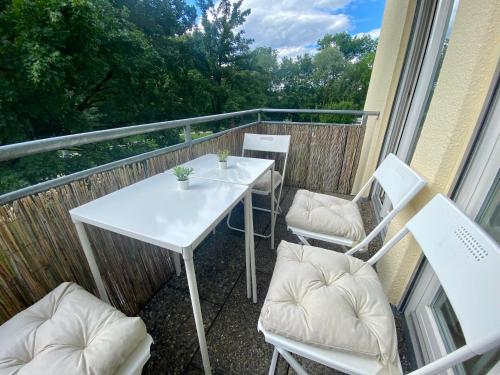 a balcony with a white table and chairs on it at Stilvolles Apartment mit Balkon, Küche & Parkplatz - Waldstetten Zentrum in Waldstetten
