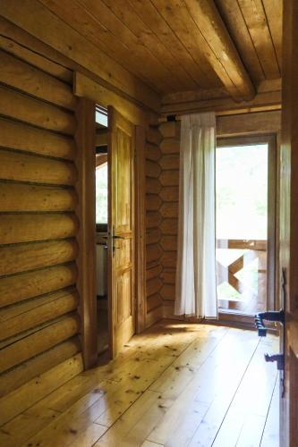 Fotografie z fotogalerie ubytování сottage "Ksenija" котедж "Ксенія" v destinaci Skole