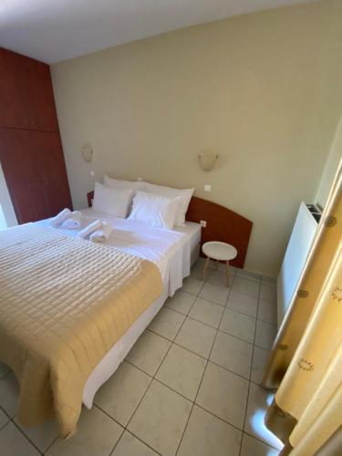 Letto o letti in una camera di HOTEL ARIADNI