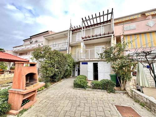 Apartments Vukman Novalja centar
