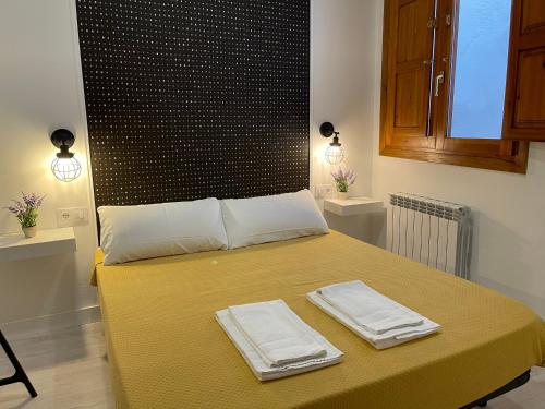 a bedroom with a bed with two towels on it at Apartamento Concarera in Tudela