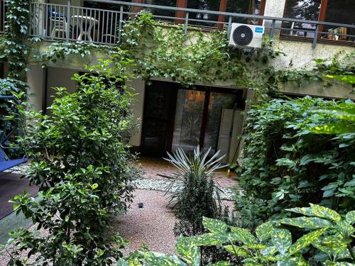 Exclusive apartment with private garden 1075 Budapest, 3 Kazinczy utca kép - 3