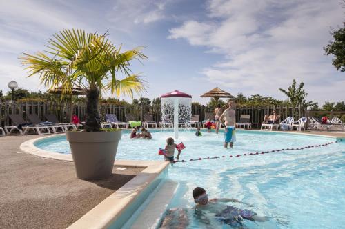 Gallery image of Camping RCN La Ferme du Latois in Coëx