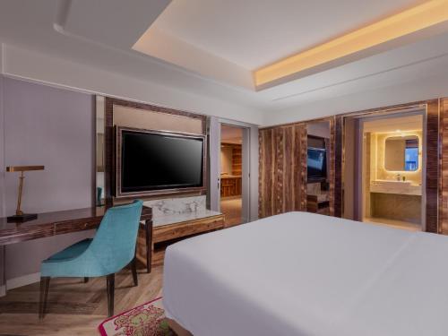 TV a/nebo společenská místnost v ubytování Aira Hotel Bangkok Sukhumvit 11