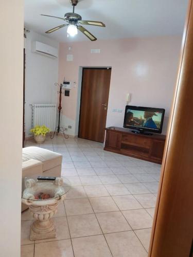 Μια τηλεόραση ή/και κέντρο ψυχαγωγίας στο Ma-gi house