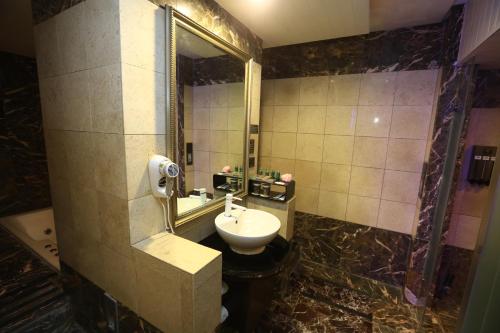 Un baño de 約客頂級汽車旅館-新竹館