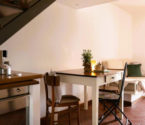 a kitchen with a table and chairs in a room at Gipsy Maisonette in Lucca