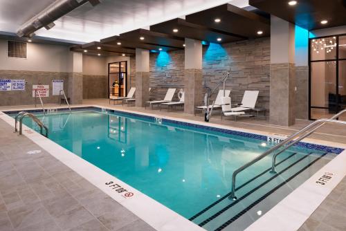 a large swimming pool in a hotel lobby at Hilton Garden Inn Columbia Downtown in Columbia