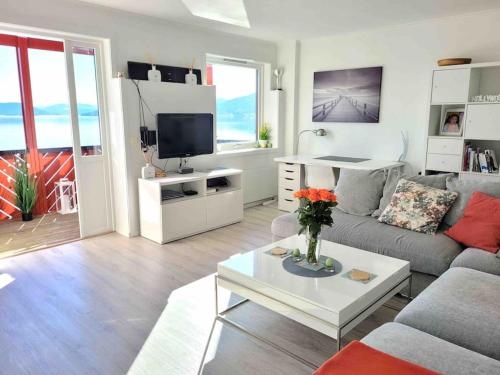 Gallery image of Beautiful panoramic apartment in Vestnes