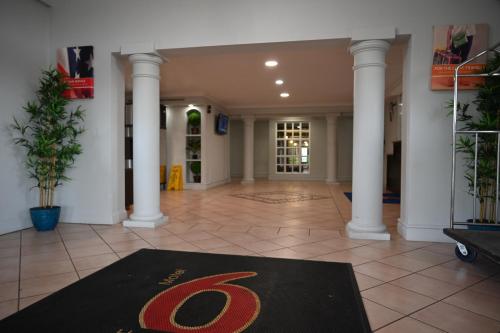 a lobby with columns and a carpet with a number on it at Motel 6-Hazelwood, MO in Hazelwood