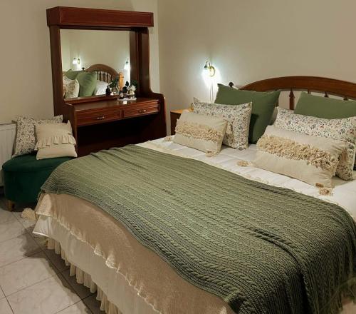 Ένα ή περισσότερα κρεβάτια σε δωμάτιο στο Hotel Casablanca Melo, Córdoba, Argentina
