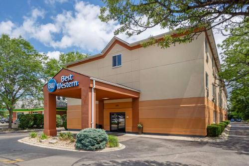 a best western sign on the front of a building at Best Western Des Plaines O'Hare in Des Plaines