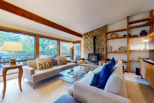 a living room with a couch and a fireplace at Raven Tree in Rosario