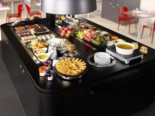 a buffet with a lot of food on a table at Campanile Nevers Nord - Varennes-Vauzelles in Varennes Vauzelles