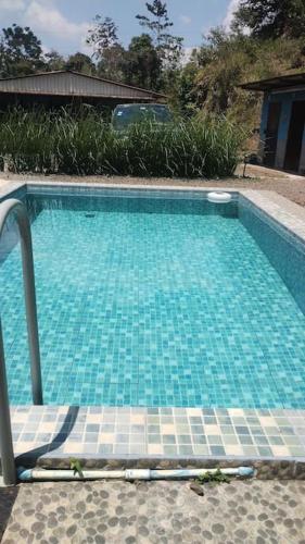 a blue swimming pool with a chair next to it at viajero solitario in Buenos Aires