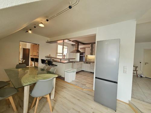 Dapur atau dapur kecil di Wohnreich Blaustein Mitte -3A- 4er WG mit eigenem Bad