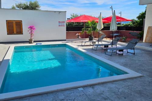 Family-friendly apartments with swimming pool Kastel Stari, Kastela - 23348