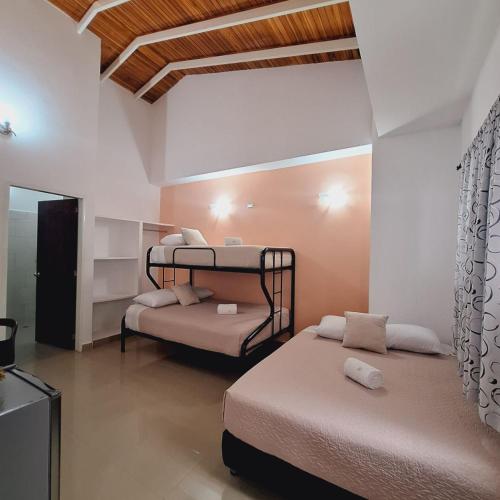 a bedroom with two beds in a room at HOTEL MILLA SUITES MERIDA in Mérida