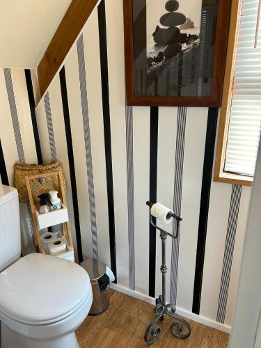 O baie la The Embassy B&B