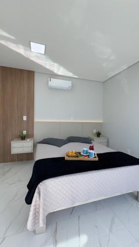 Katil atau katil-katil dalam bilik di Apto das Lavandas - 2 quartos - Apto todo climatizado - à 150m do Parque Termal!