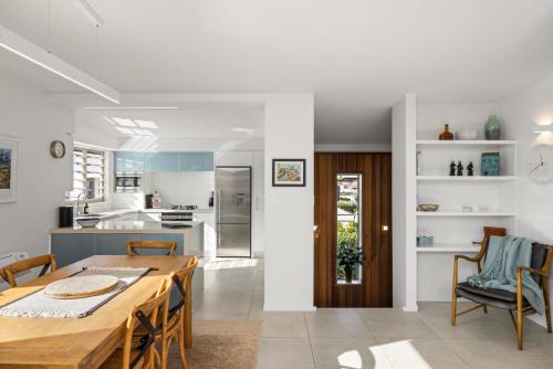Gallery image of Seascape on Sunbrae with Sea Views in Mount Maunganui