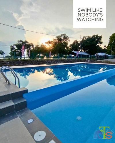 Πισίνα στο ή κοντά στο Ocean Villa, Radiant Teluk Sari