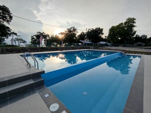 Πισίνα στο ή κοντά στο Ocean Cottage 1, Radiant Teluk Sari