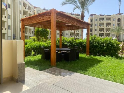 Κήπος έξω από το Stella new chalet with garden next to Marassi & El Alamein