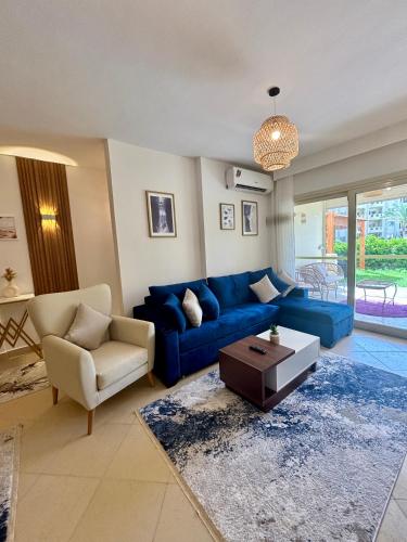 Χώρος καθιστικού στο Stella new chalet with garden next to Marassi & El Alamein