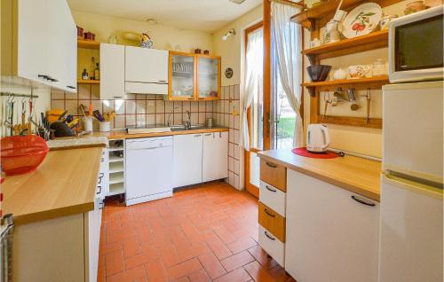 Η κουζίνα ή μικρή κουζίνα στο Lovely Home In Civitella Val Di Chian
