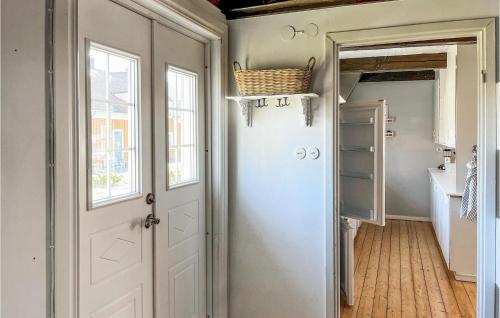 Dapur atau dapur kecil di Nice Home In Agunnaryd With Kitchen