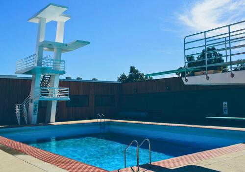 a swimming pool on the roof of a building at Modern Townhouse - Cafes, Shops, Bus, Freeway access in Balwyn North