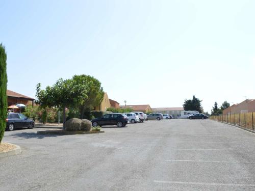 Photo de la galerie de l'établissement Charmant pavillon avec piscine, terrasse arborée, 5 couchages, 700m plage, 500m commerces - FR-1-229B-103, à Narbonne