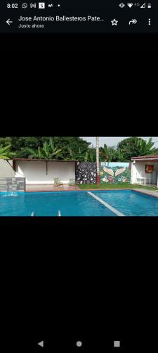 a screenshot of a picture of a swimming pool at Hotel villa J Leticia in Cereté