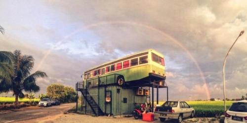 a double decker bus sitting on top of a building at Sekinchan Fragrance 芬芳民宿 in Sekincan