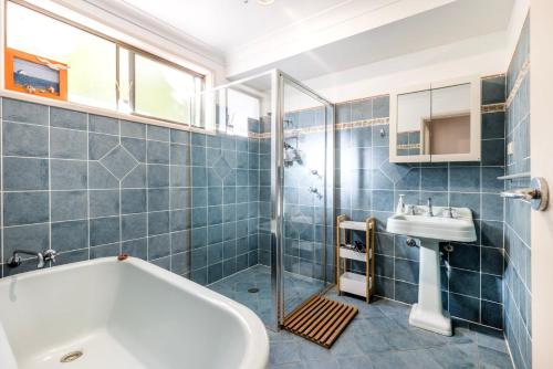 Vannituba majutusasutuses Seas the Day - Pet Friendly - Ocean Views